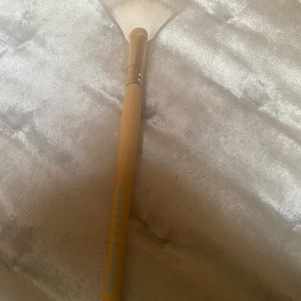 Morphe Fan Makeup Brush bretman rock